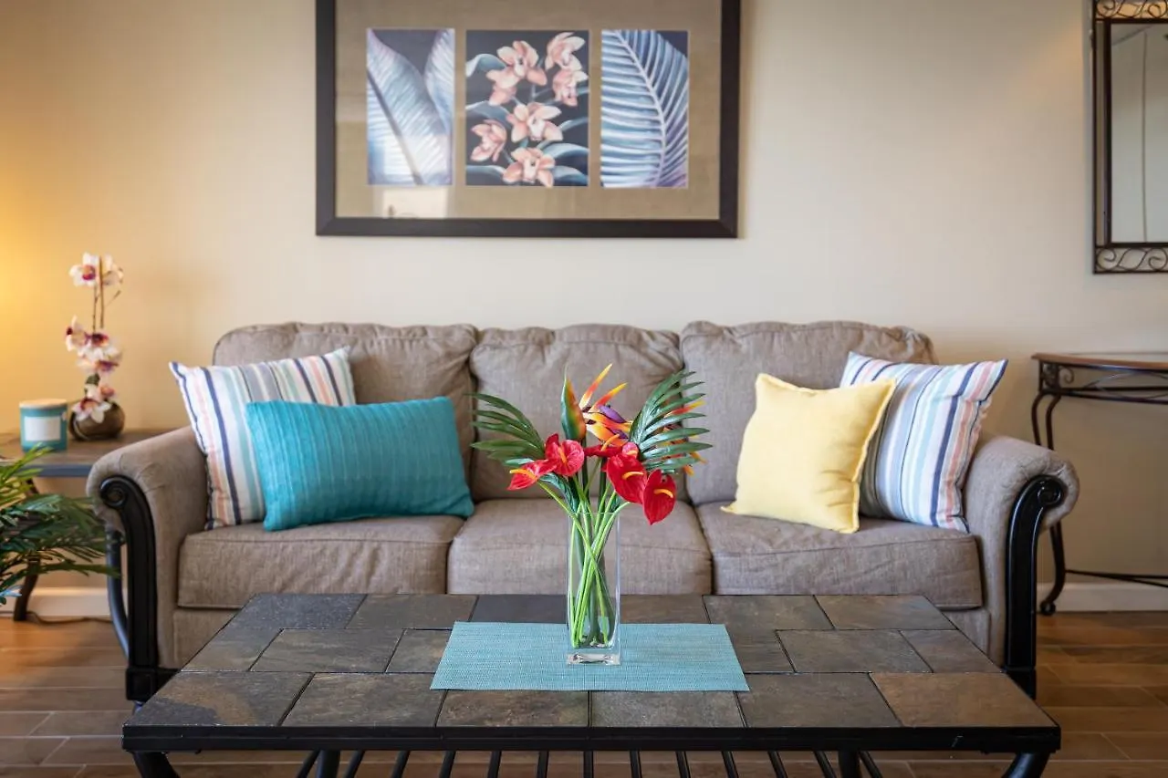 Stylish Ocean View Condo Near Waikiki Beach With Free Parking! Honolulu 0*,  ABD