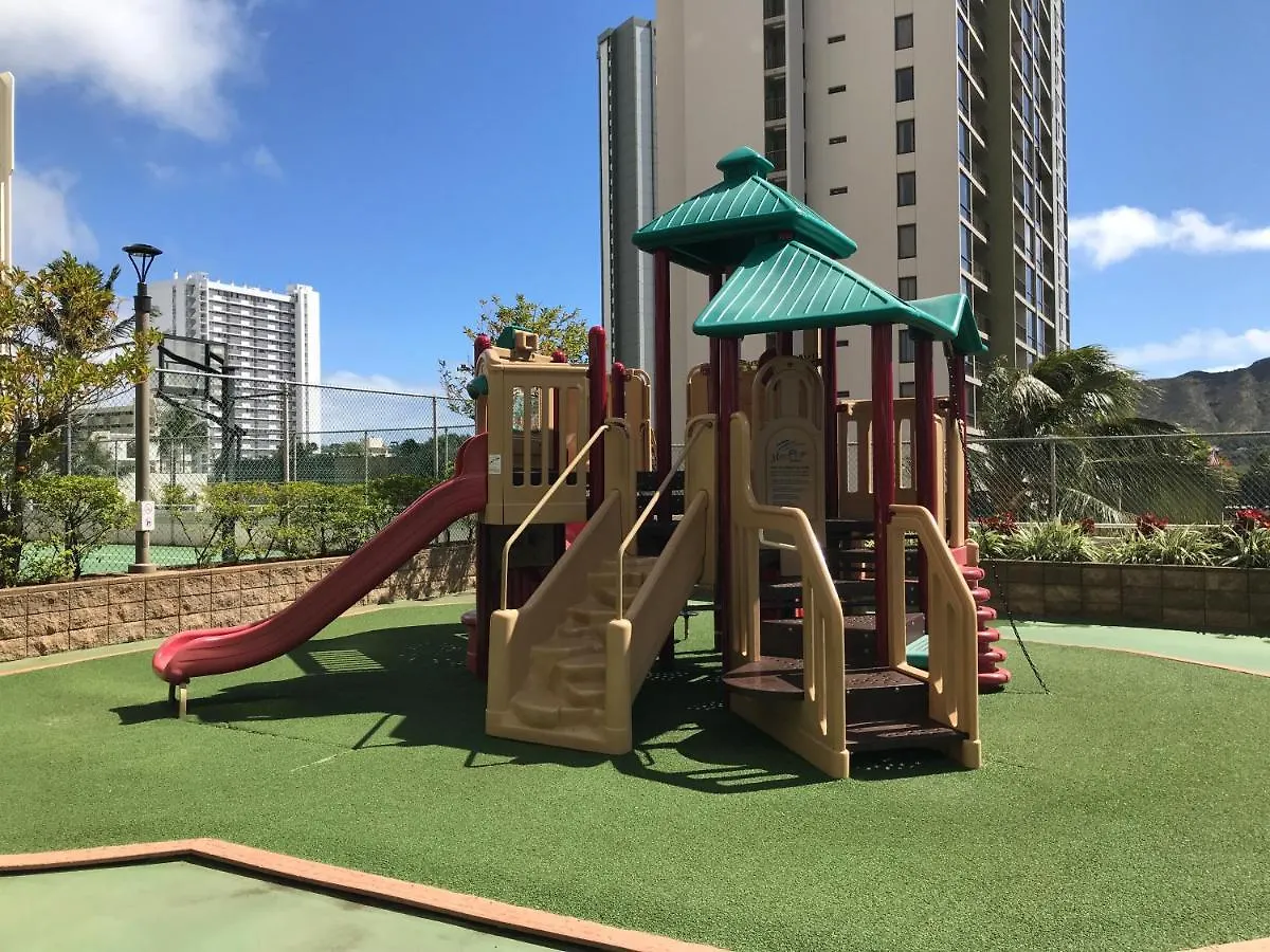 Stylish Ocean View Condo Near Waikiki Beach With Free Parking! Honolulu 0*,  ABD