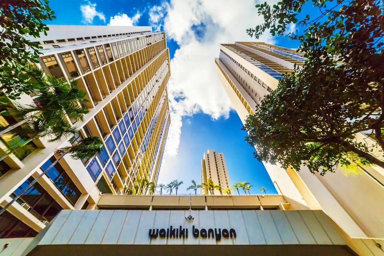 Stylish Ocean View Condo Near Waikiki Beach With Free Parking! Honolulu Daire