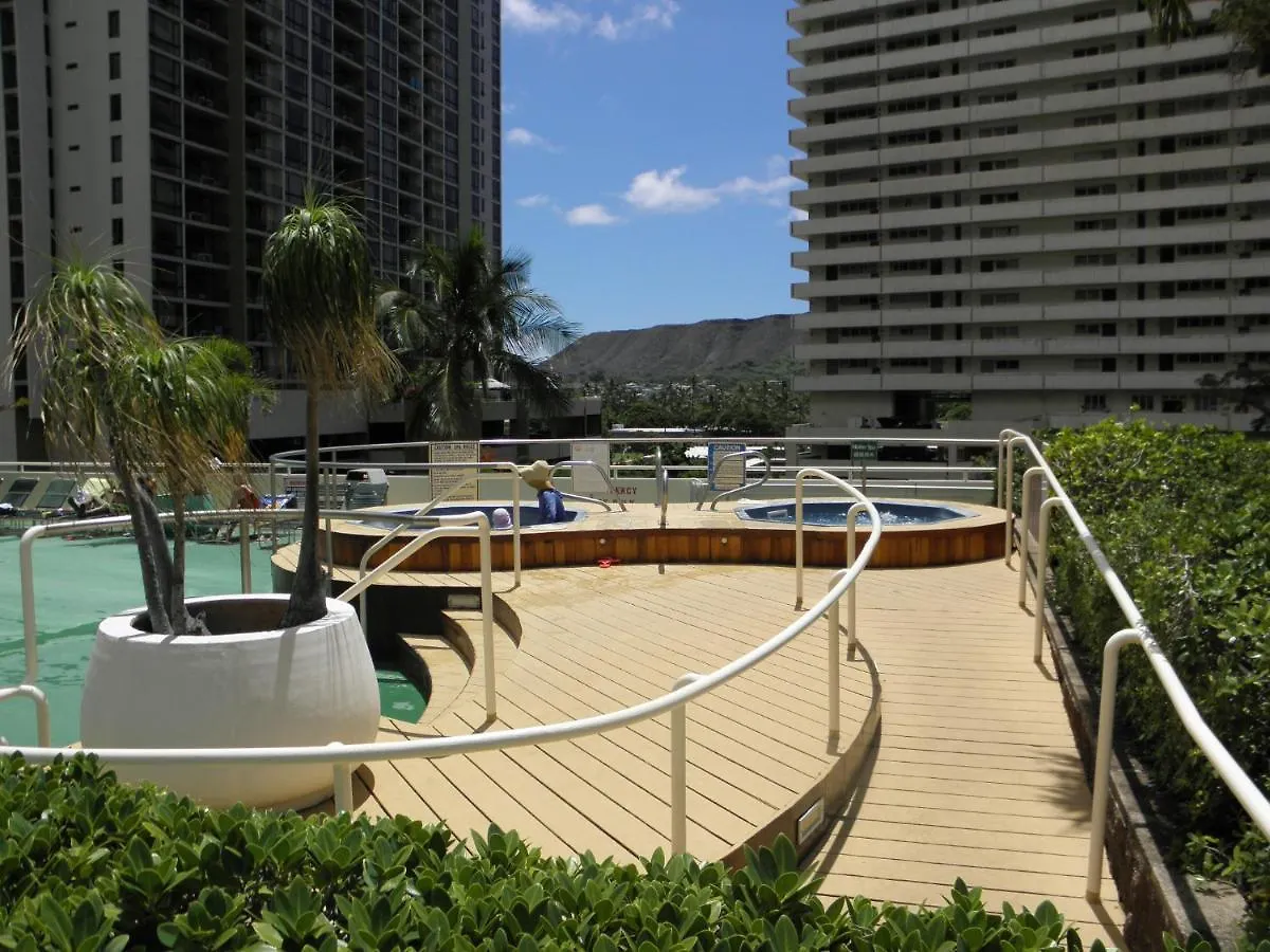 Daire Stylish Ocean View Condo Near Waikiki Beach With Free Parking! Honolulu ABD