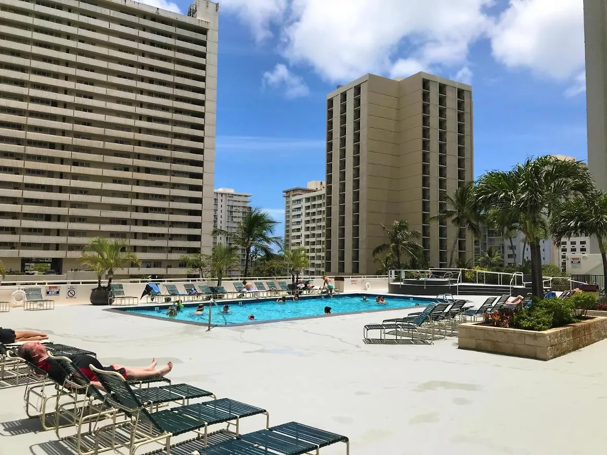 Stylish Ocean View Condo Near Waikiki Beach With Free Parking! Honolulu 0*,