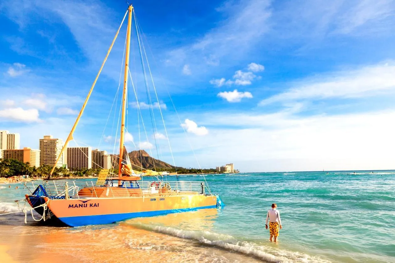 Stylish Ocean View Condo Near Waikiki Beach With Free Parking! Honolulu Daire
