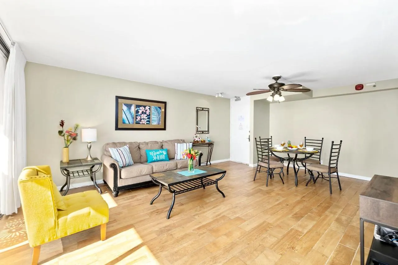 Daire Stylish Ocean View Condo Near Waikiki Beach With Free Parking! Honolulu ABD