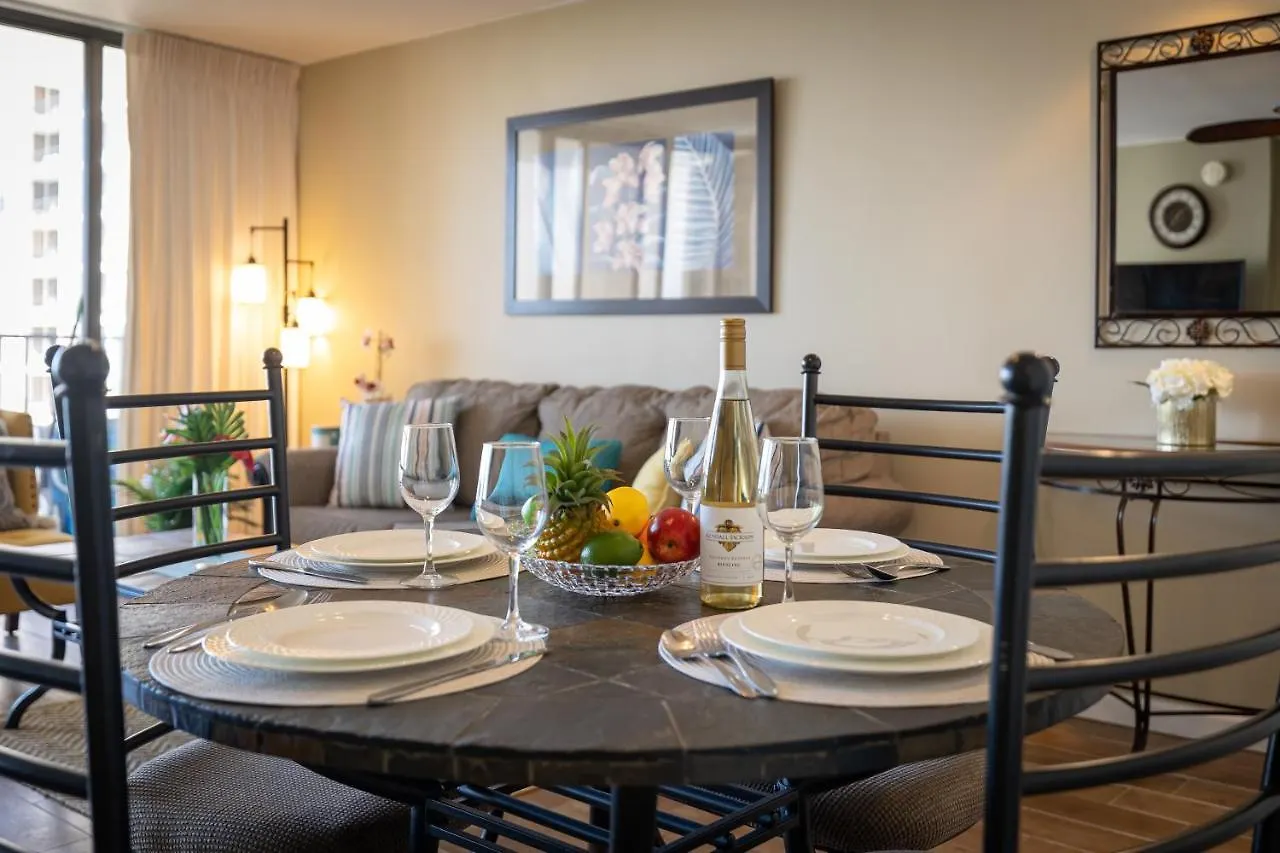 Stylish Ocean View Condo Near Waikiki Beach With Free Parking! Honolulu
