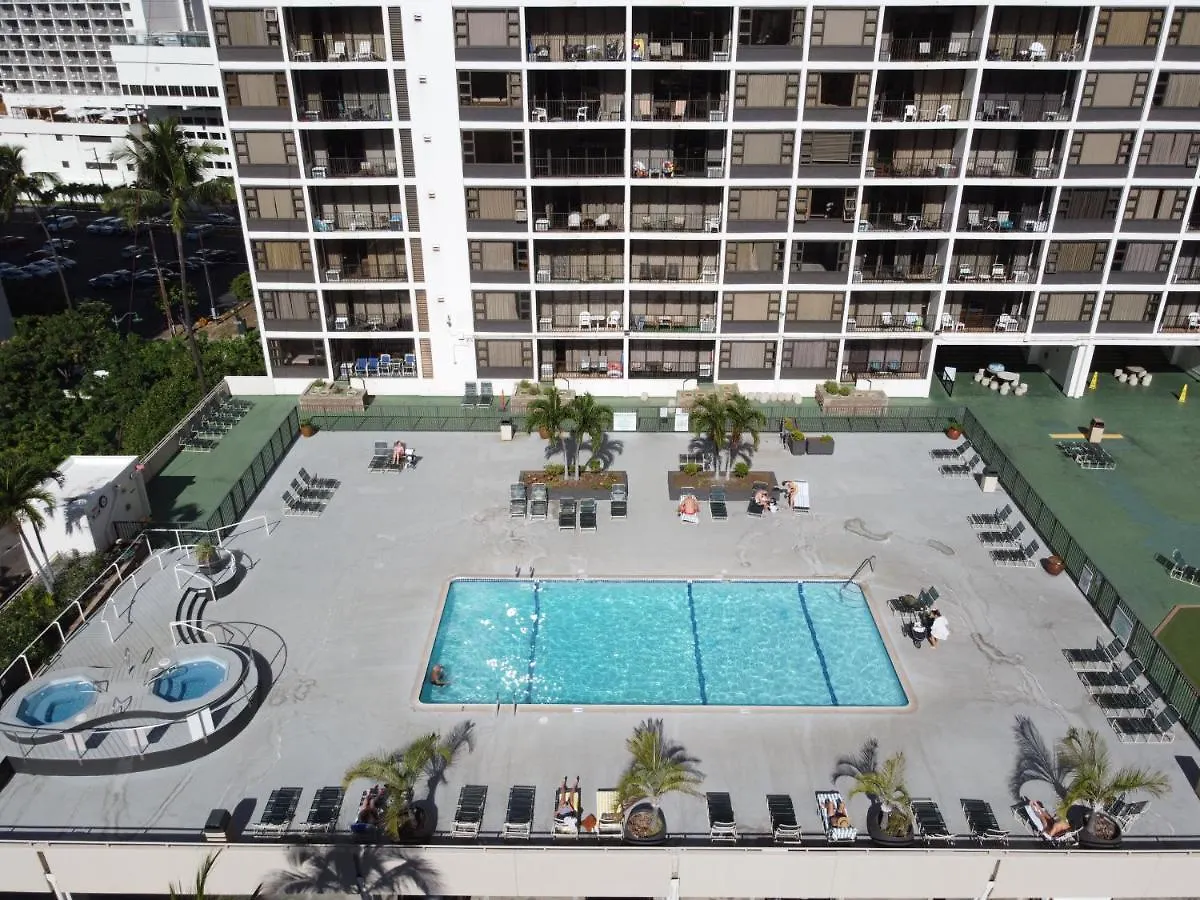 Stylish Ocean View Condo Near Waikiki Beach With Free Parking! Honolulu Daire