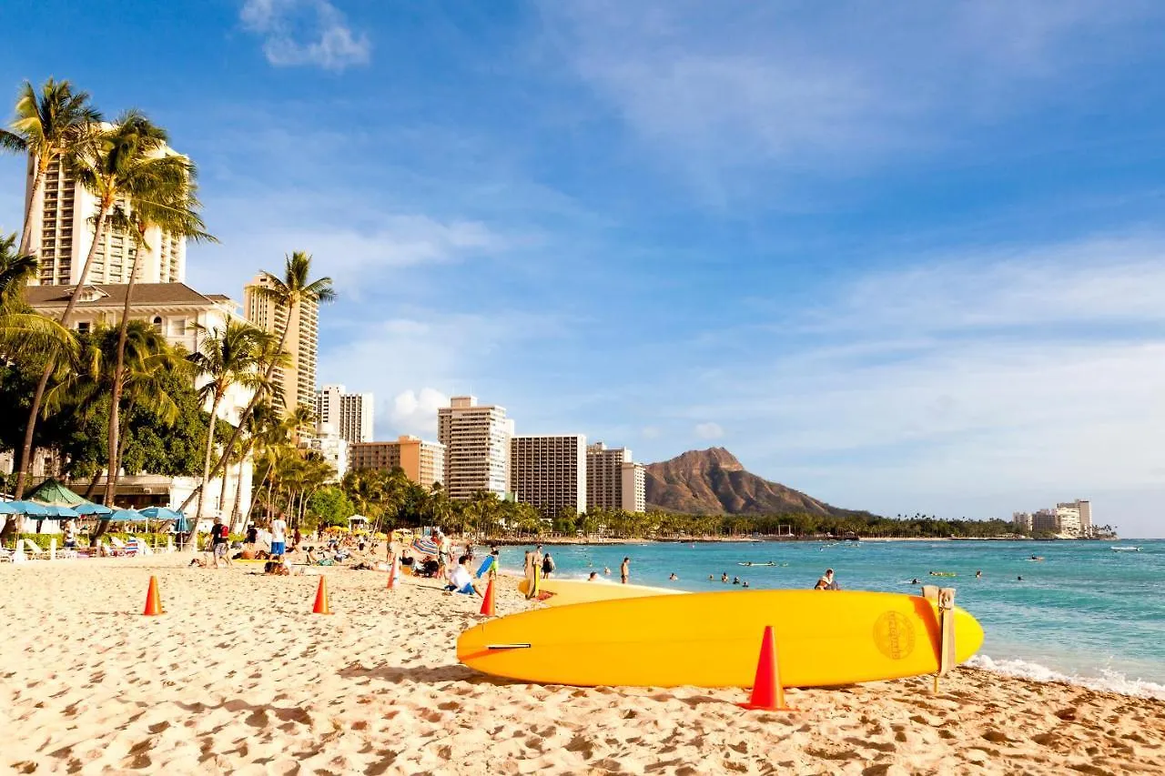 Stylish Ocean View Condo Near Waikiki Beach With Free Parking! Honolulu Daire